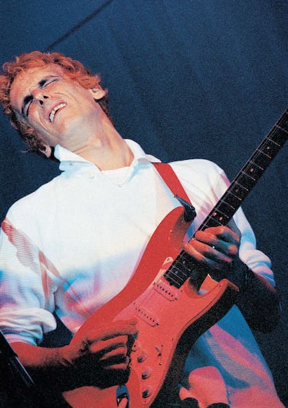Con Los Socios del Desierto, Spinetta rescató un perfil de guitarrista incisivo que había dejado atrás en Invisible