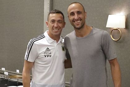 Con Manu Ginóbili, en una visita del ex basquetbolista a la concentración de la selección argentina