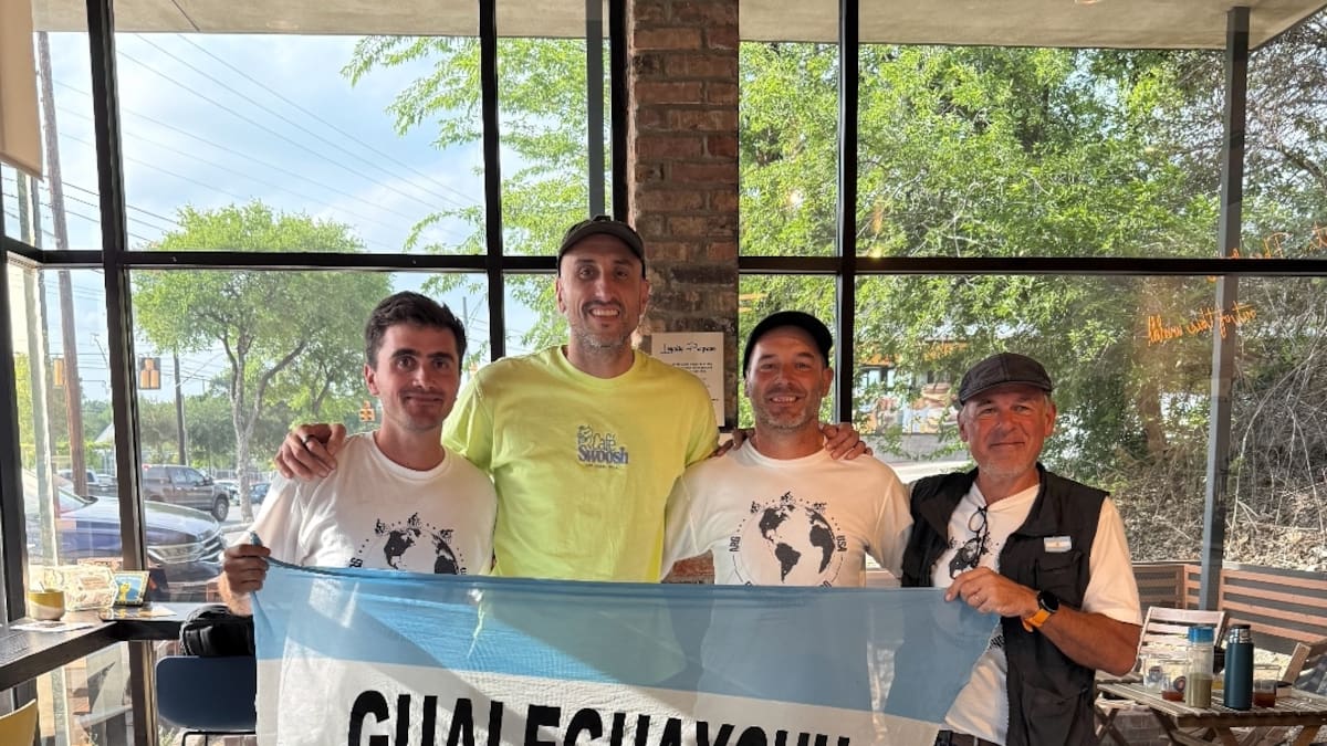 Desde Gualeguaychú partieron hace 10 meses en bici para llegar al mundial: “Messi, poné a calentar el agua que estamos yendo”