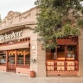 El barrio periférico donde los pioneros de la gastronomía conviven con desembarcos innovadores