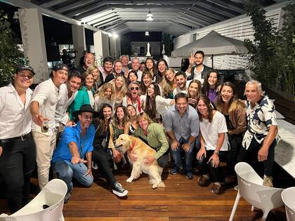 Con más de 60 invitados, la fiesta de Pancho Dotto celebró su vuelta Uruguay tras dos años de ausencia y la remodelación de su hogar en el edificio que diseñó Philippe Stark. "Yo ahora voy a vivir entre El Refugio en Entre Ríos y Punta del Este.