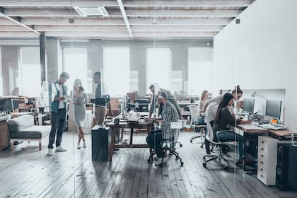 Con más personas buscando empleo por el deterioro de los ingresos, se estima que aumentará la desocupación