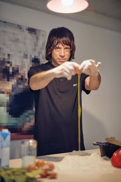 “Con MasterChef me convertí en el ídolo de los chicos y de las señoras. Soy como Sandro y tengo mis chicas. Es muy linda esa repercusión”, dice