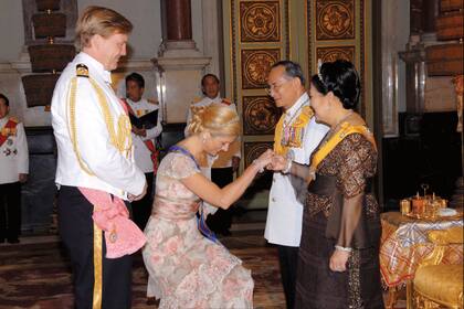 Con Máxima de los Países Bajos, durante el banquete de Estado con que agasajaron a ella y a su marido, el entonces príncipe Guillermo Alejandro, en 2006