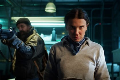 Con mayor autoconfianza y un mejor manejo de sus poderes, Once (Millie Bobby Brown) será una figura clave en la batalla final de Stranger Things; cuidándole las espaldas, su padre adoptivo Jim Hopper (David Harbour) siempre está presente