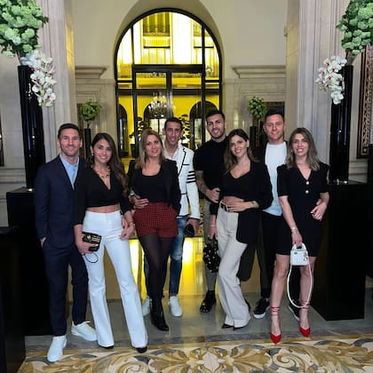 Con Messi y Antonela a la cabeza, los futbolistas sorprendieron a sus fanáticos con sus looks