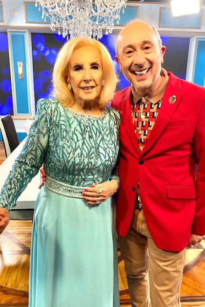 Con Mirtha Legrand: "Ella es vida, energía y color", cuenta Cosano