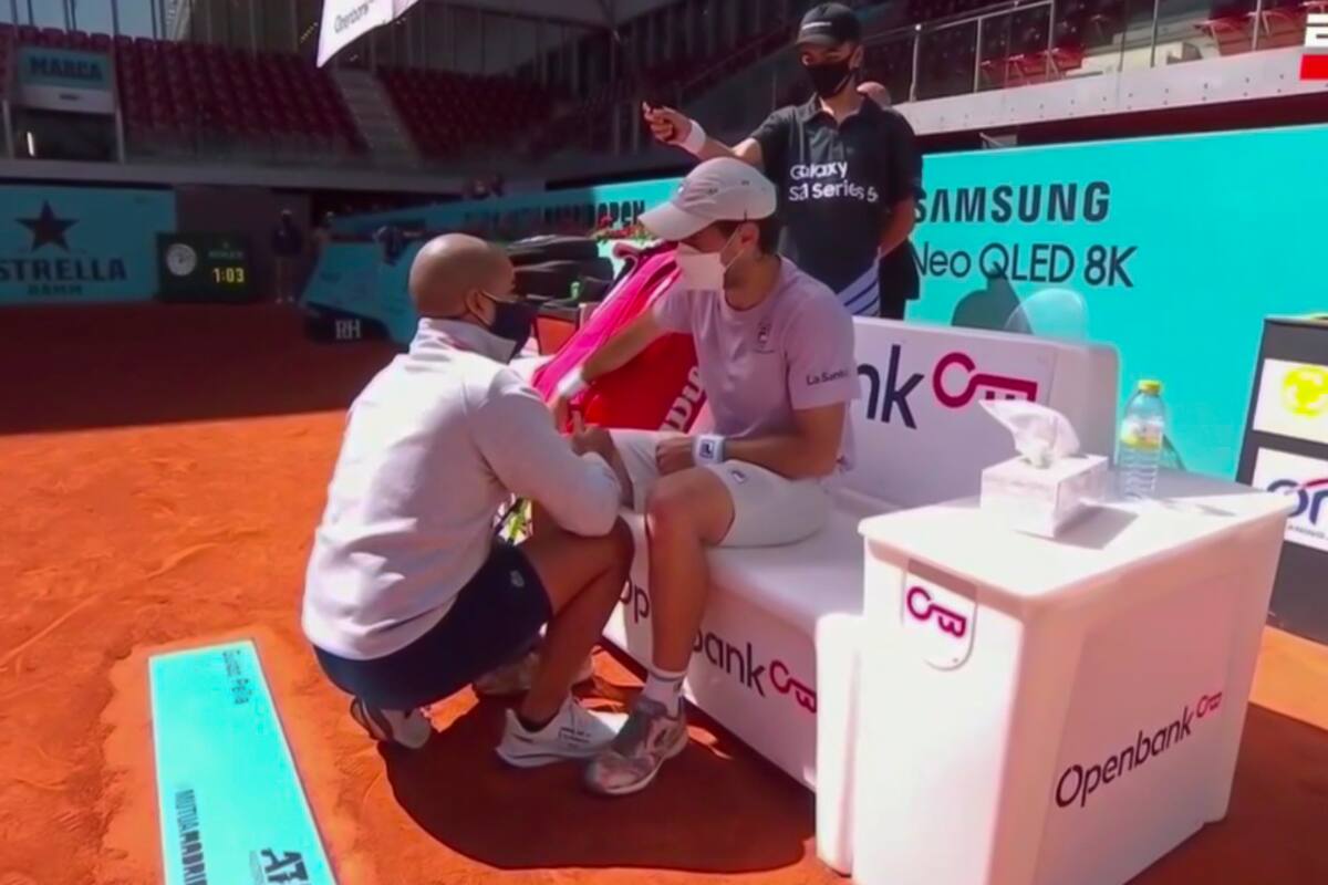 Con molestias en el aductor derecho, el tenista argentino Guido Pella se retiró en la primera ronda de Madrid cuando caía 6-2 y 4-4 con el italiano Jannik Sinner; la semana pasada había abandonado en Múnich por la misma lesión