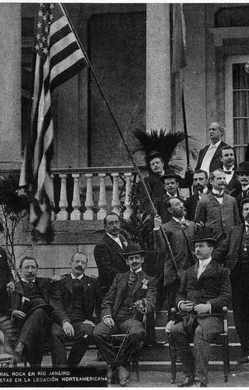 Con motivo de la visita de Julio A. Roca a Rio de Janeiro, varios periodistas y corresponsales le rindieron homenaje en la Embajada de los Estados Unidos.