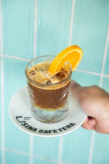 Con naranja, en la Usina Cafetera