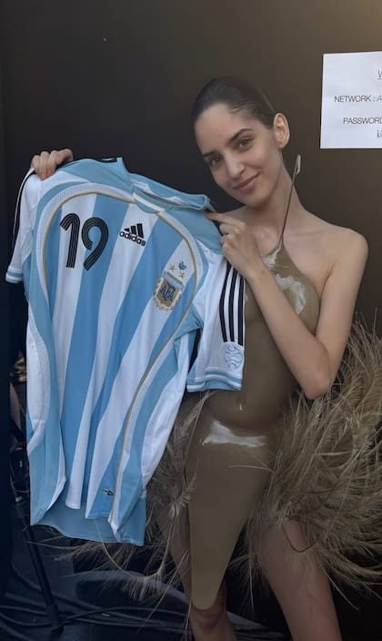 Con nervios y en el backstage. Así vivió la modelo el partido de la selección argentina contra Egipto