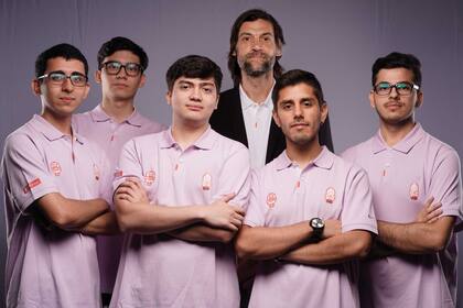 Con New Indians GG, el equipo de e-sports del que es CEO, Oberto abrió un nuevo proyecto que mezcla dos de sus pasiones: el deporte y el gaming. Siempre tuvo consolas y al cierre de esta edición estaba jugando al NBA 2K y al Among Us, el videojuego del momento