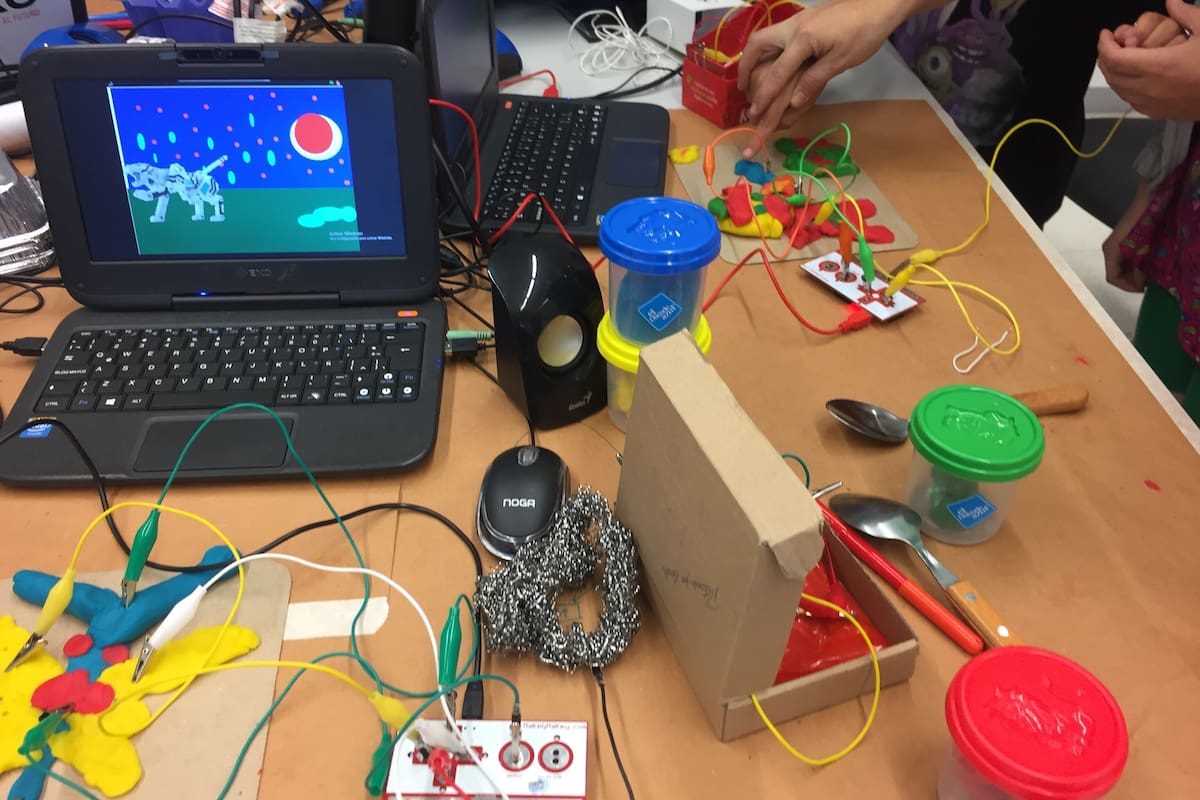 Con opciones para todas las edades, la intención de estos cursos es acercar a chicos y chicas a a la tecnología desde lo lúdico y lo creativo