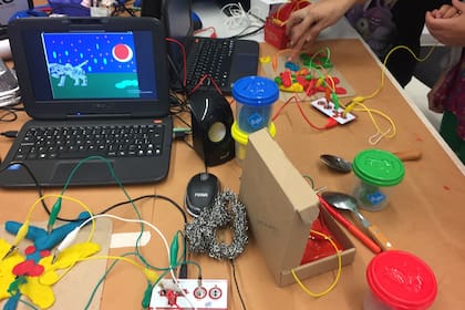 Con opciones para todas las edades, la intención de estos cursos es acercar a chicos y chicas a a la tecnología desde lo lúdico y lo creativo