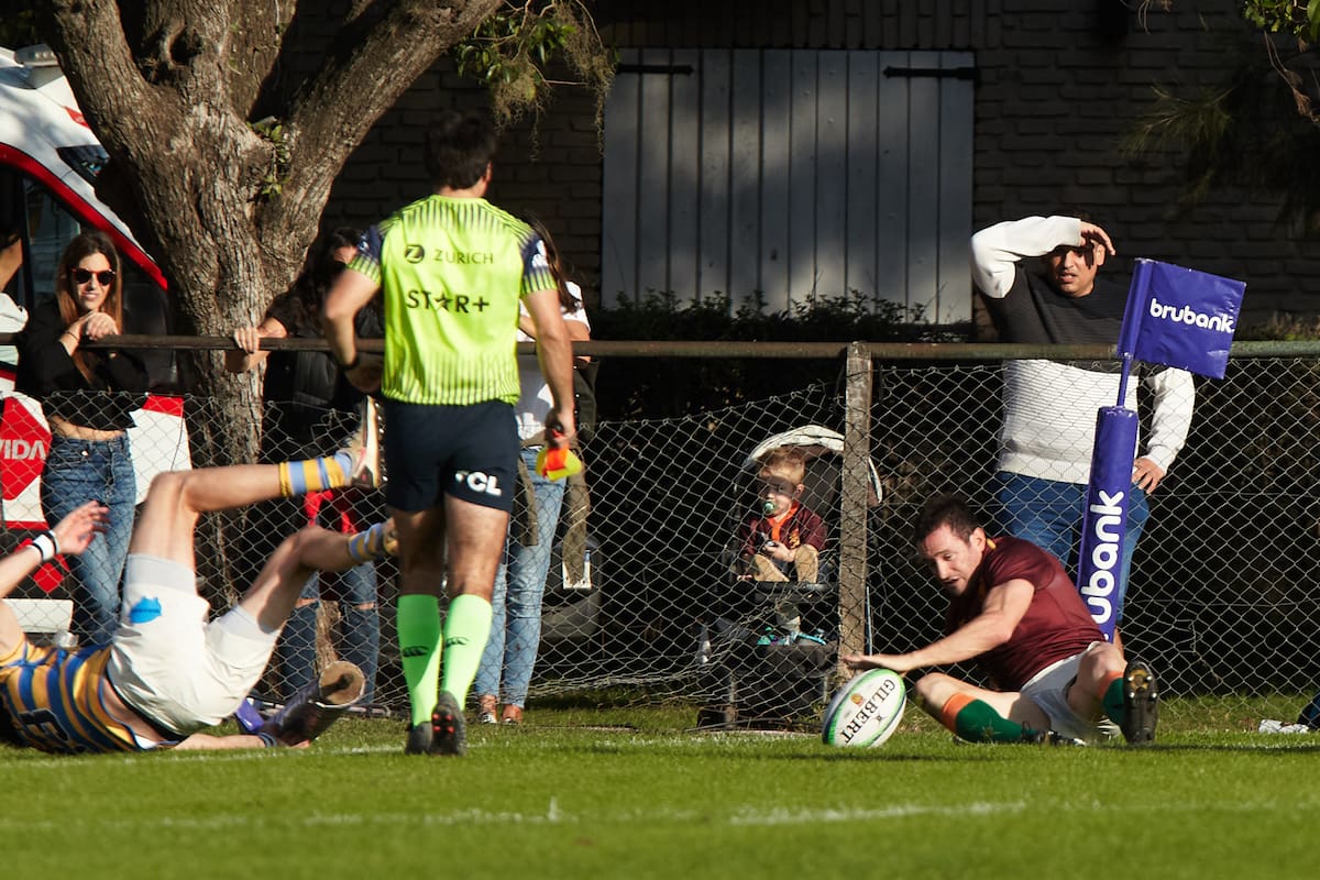 Con oportunismo y olfato, Agustín Gosio consiguió tres tries para Newman en la casa del campeón: Hindú sufrió, pero luego reconoció con felicitaciones, la producción del gran wing de 40 años.