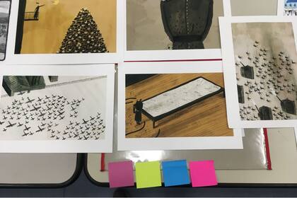 Con papeles de colores se seleccionaron los trabajos elegidos