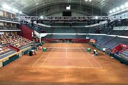 Con polvo de ladrillo europeo se construyó la cancha que será sede de la serie de Copa Davis en San Juan