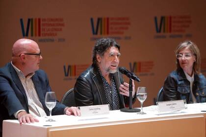 Con pudor, Sabina admitió que estaba por debajo de eruditos y teóricos