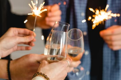 Con quién se debe pasar fin de año, según la psicología