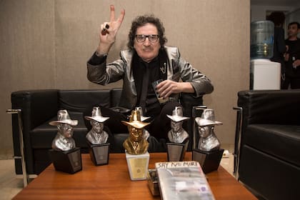 Con Random, Charly ganó otras categorías como Ingeniería de Grabación y Producción del Año, entre otras