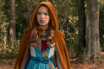 Con referencias a Caperucita Roja y Alicia en el País de las Maravillas, Holly Wheeler (Nell Fisher) recuperó el protagonismo infantil que la saga tuvo al principio