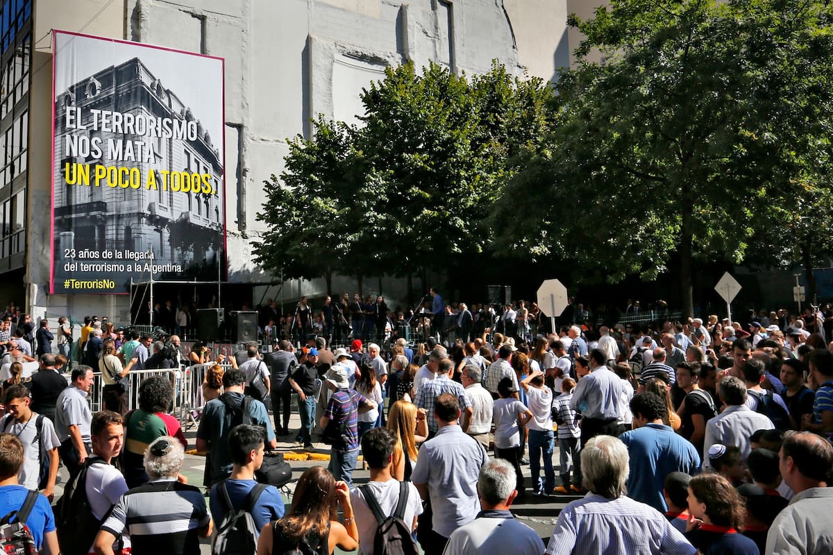 Con restricciones por la pandemia, recordarán el ataque a la embajada de Israel