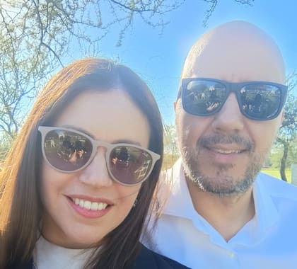 Con Sergio, el amor de su vida.