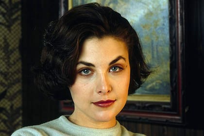 Con Sherilyn Fenn, Depp también vivió un fuerte romance, pero sus ascendentes carreras se interpusieron en su historia de amor