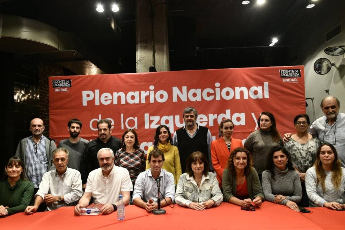 Con Solano y Vilma Ripoll en el centro, los dos partidos y flamantes aliados internos realizaron una conferencia de prensa en el Teatro Picadero
