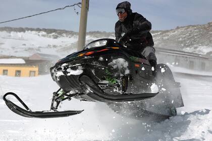 Con sólo 800 habitantes, Caviahue opera a la vez como un gigantesco parque de nieve con un completo menú de aventuras