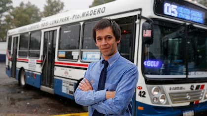 Con solo tres años arriba de un colectivo, Gastón recibió el premio al "Profesionalismo en la conducción"