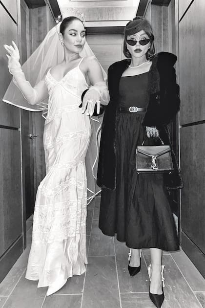 Con su amiga Sarah Hyland.