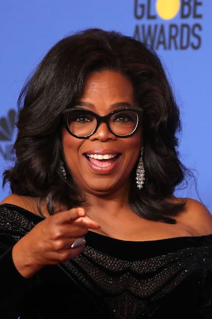 Oprah Winfrey con su Globo de Oro a la trayectoria, uno de los tantos galardones recibidos a lo largo de su extensa carrera