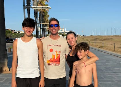 Con su familia en Barcelona.