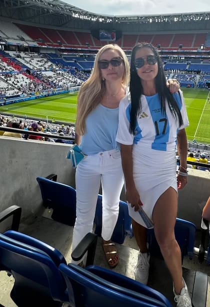Con su gran amiga Florencia Balderrama, que vive en Madrid desde hace años y se ven cada vez que Caro viaja.