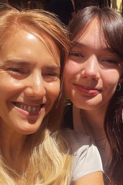 Con
su hija, Malena Leyba,
quien también la
acompañó en su
aventura. “Después
se enamoró de un
inglés y se fue a vivir a
Inglaterra. Está allá,
feliz”, cuenta Marina.