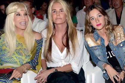 Con su hija Mecha y su nieta Lucia Celasco, que tanto adora y con quien se siente muy identificada.