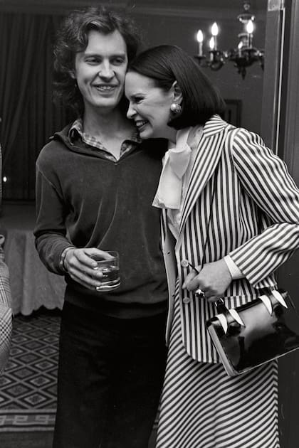 Con su hijo mayor, Stanley Stokowski, en una fiesta en Nueva York en el invierno de 1979.
