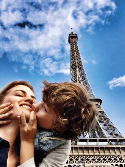 Con su hijo Thiago, en París
