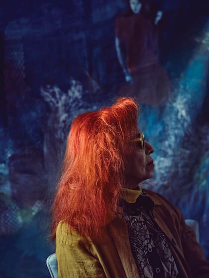 Con su larga cabellera naranja, a los 80 años, luce igual que cuando posó en 2015 con traje y corbata para una campaña de la marca de ropa Bolivia