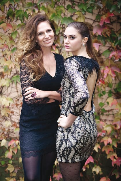 Con su madre, Ginette Reynal