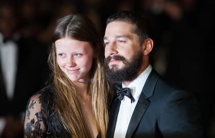Con su marido, Shia LaBeouf, en la alfombra roja