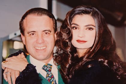 Con su musa, Mariana Arias.