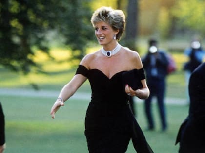 Lady Di con su famoso “vestido de la venganza”