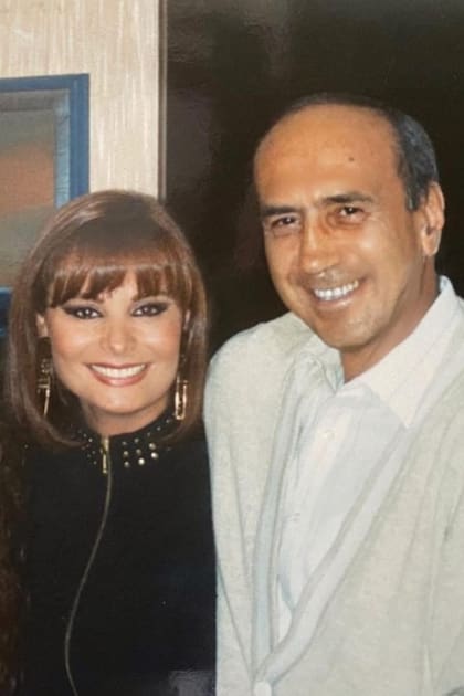Con su primer marido, Hugo López, un empresario argentino
que se radicó desde muy joven en México y fue manager de
importantes artistas, entre ellos Luis Miguel. Se conocieron en 1986,
se casaron dos años después, y él murió en 1993, a los 51 años