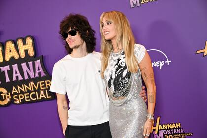 Con su prometido, el músico Maxx Morando