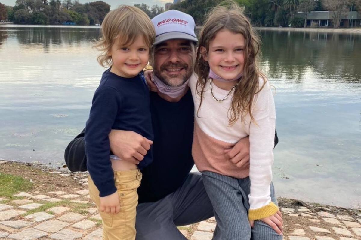 Con su reacción, Pedro Alfonso desconcertó a sus hijos que le llevaron un mensaje. (Foto: Instagram/@pedroalfonsoo)