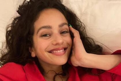 Con su romance con Jeremy Allen White, Rosalía rompe patrones pero no deja de lado el drama