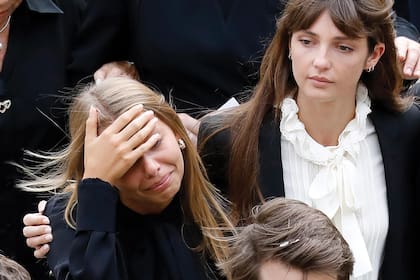 Con su sobrina Anabelle Belmondo, en el multitudinario homenaje nacional que se hizo para despedir a su padre en Les Invalides, y en el que estuvo el presidente Macron.