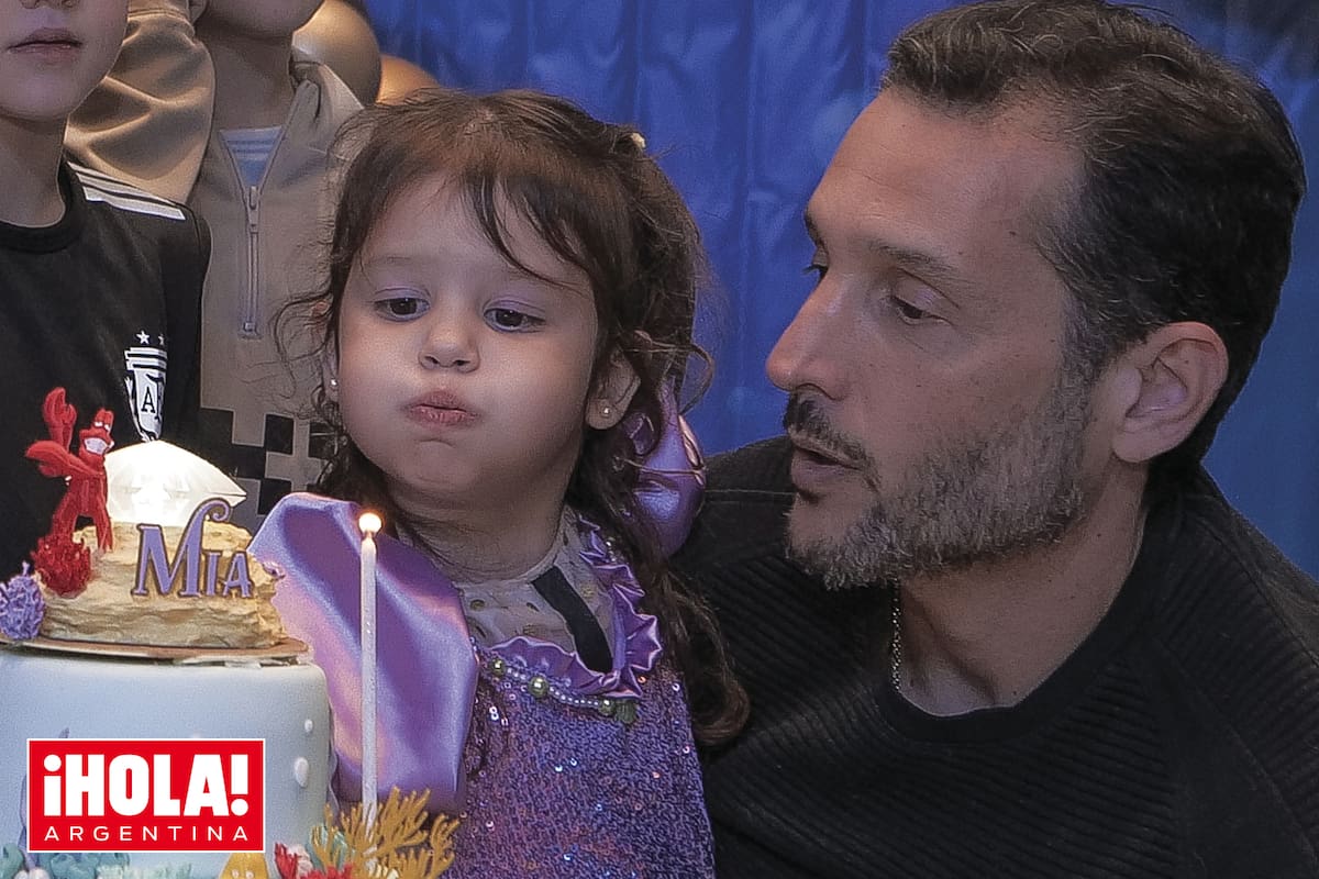 Con su torta inspirada en la famosa película de Disney, Mia sopló las velitas alentada por su padre, el periodista Germán Paoloski.